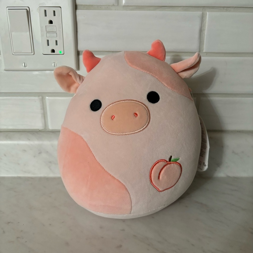Lilaz the Peach Cow Squishmallow